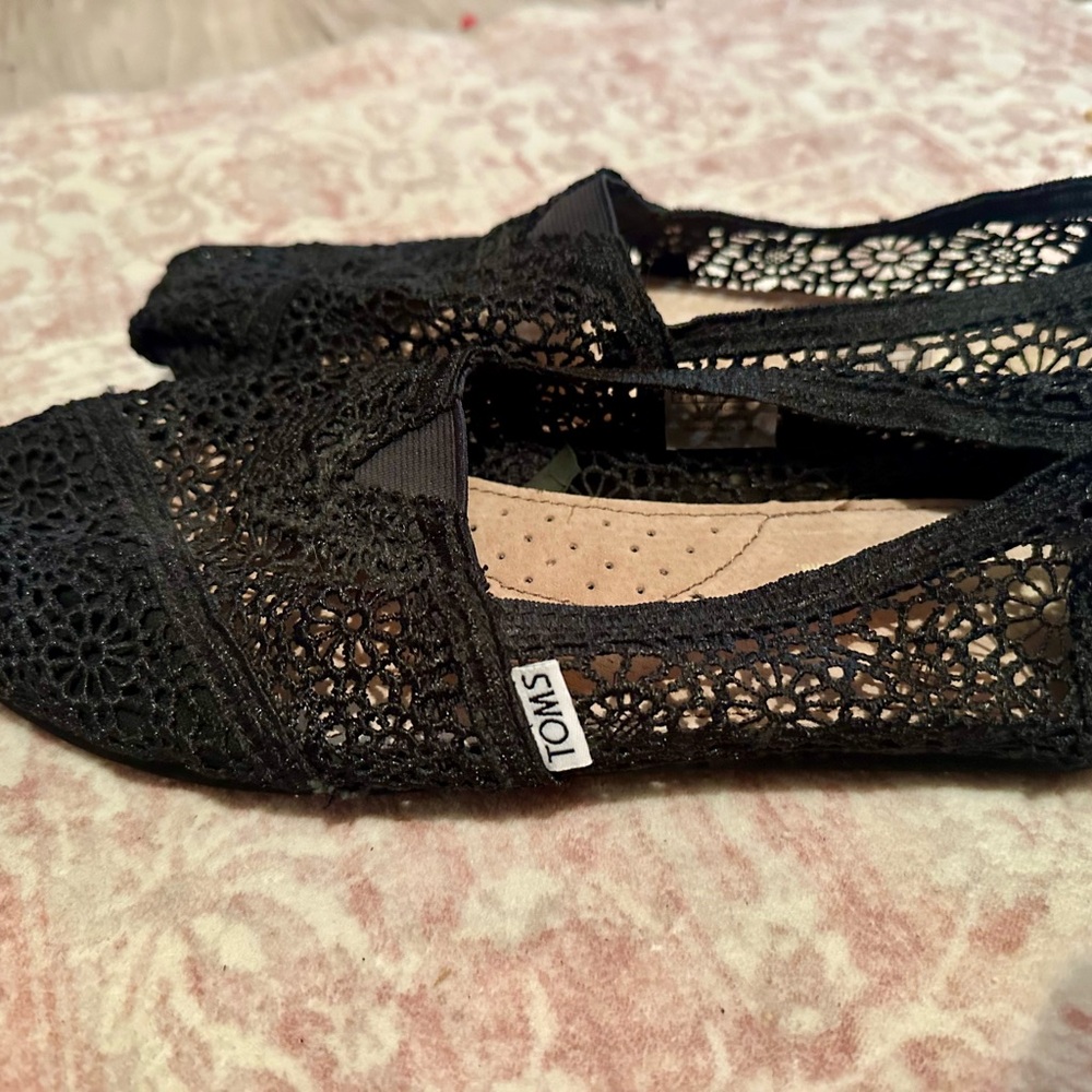 TOMS Women's Black Lace Flats